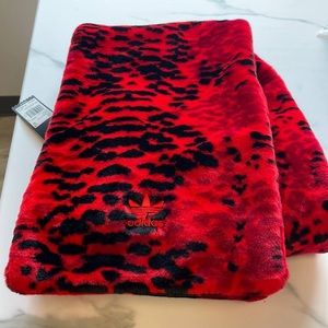 adidas x IVY PARK: IVY HEART FAUX FUR SCARF